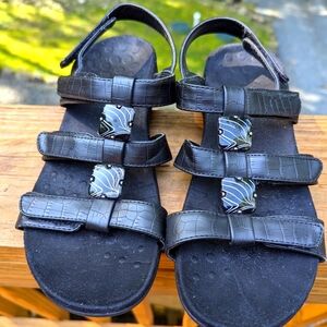 Vionic black sandals
